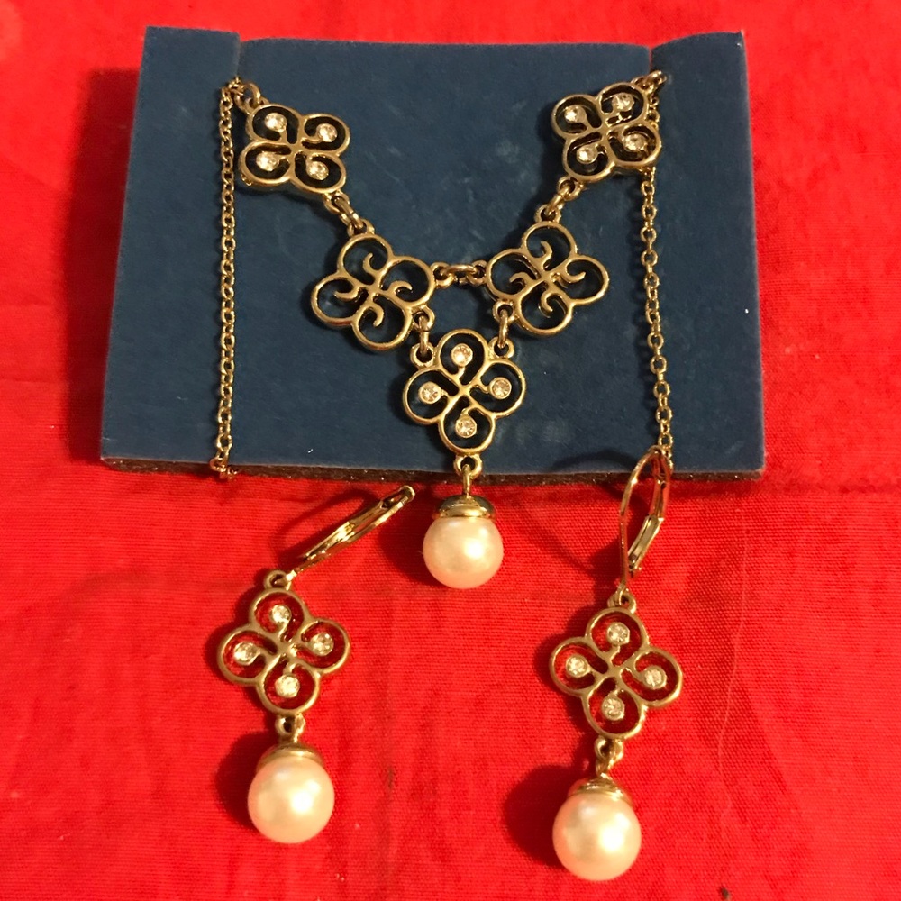 Fancy Pearlesque Necklace & Earrings Set